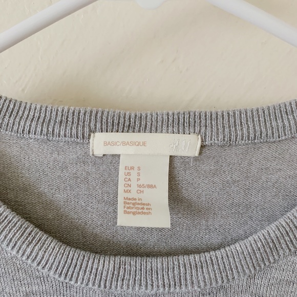 Light Gray Thin Knit Sweater size S - Picture 3 of 4